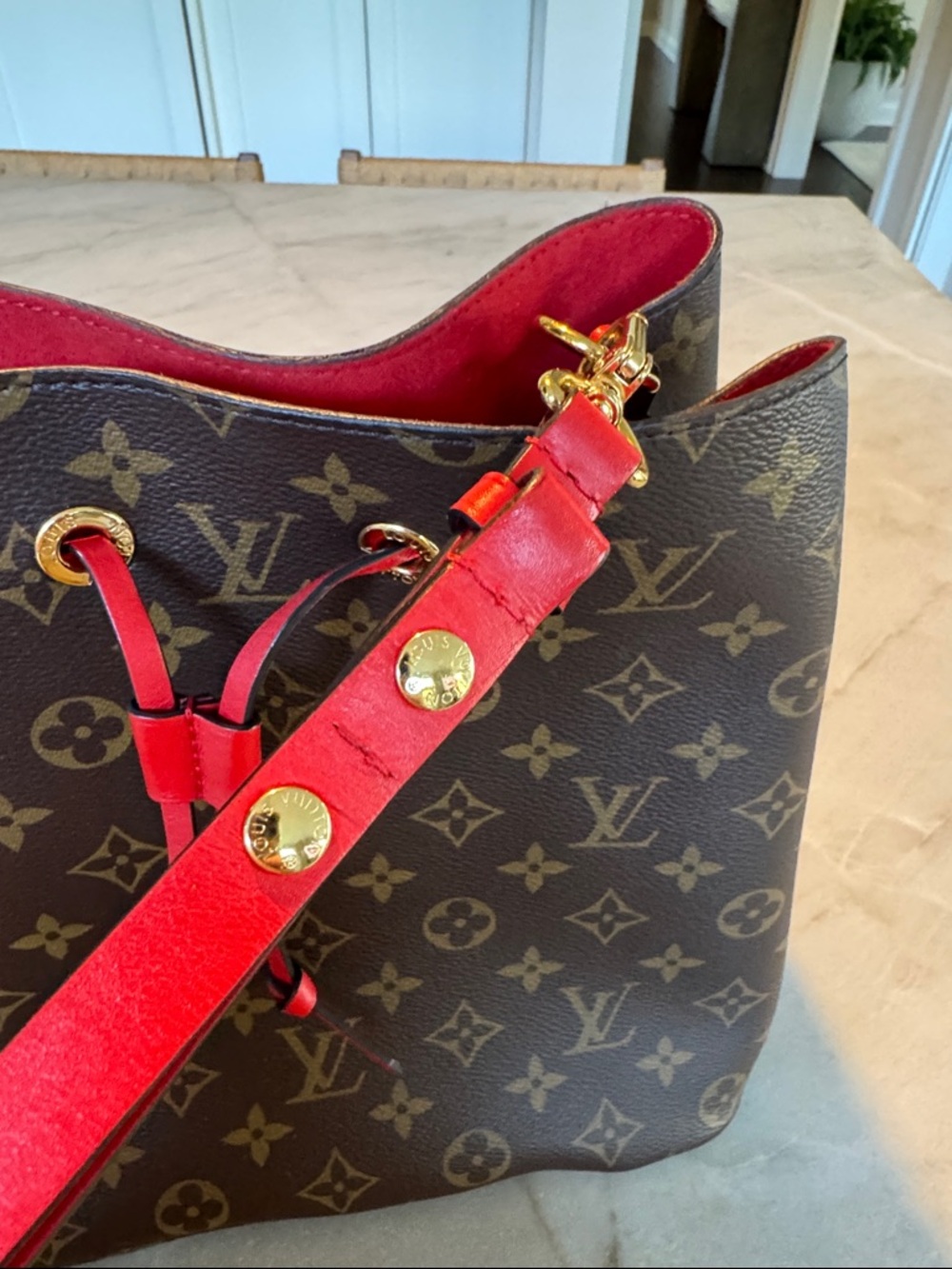 Louis Vuitton Monogram NeoNoe MM Bag with Red Trim and Strap - Picture 4 of 7